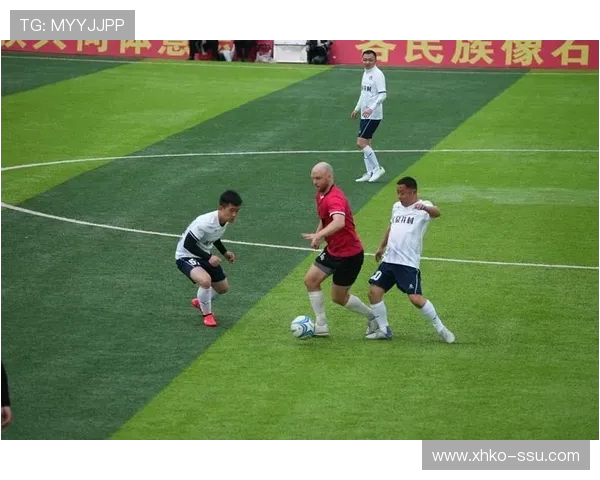 李磊独家分享：深度解析足球技巧与战术心得，助你提升球场表现