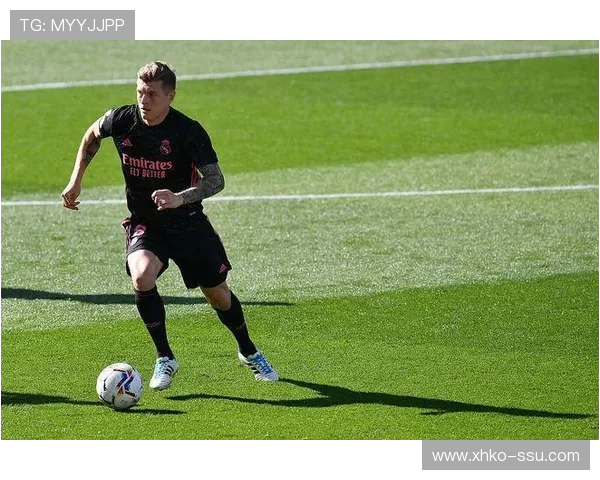 克罗斯:从天才少年到世界足球巨星的辉煌历程与成就解析 克罗斯:从天才少年到世界足球巨星的辉煌历程与成就解析